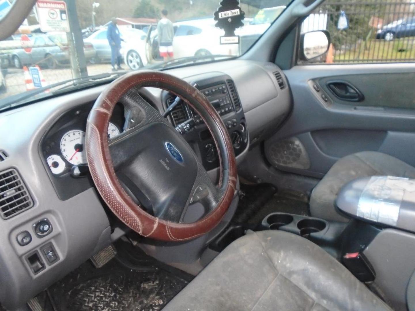 2002 GRAY FORD ESCAPE XLT Choice 2WD (1FMYU03162K) with an 3.0L V6 DOHC 24V engine, AUTOMATIC transmission, located at 2303 West Mt. Houston, Houston, Texas, 77038, (281) 507-3956, 29.771597, -95.339569 - Photo#3