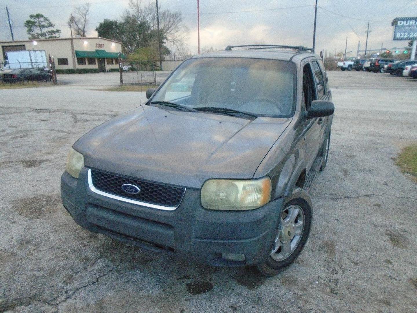 2002 GRAY FORD ESCAPE XLT Choice 2WD (1FMYU03162K) with an 3.0L V6 DOHC 24V engine, AUTOMATIC transmission, located at 2303 West Mt. Houston, Houston, 77038, (281) 507-3956, 29.771597, -95.339569 - Photo#1