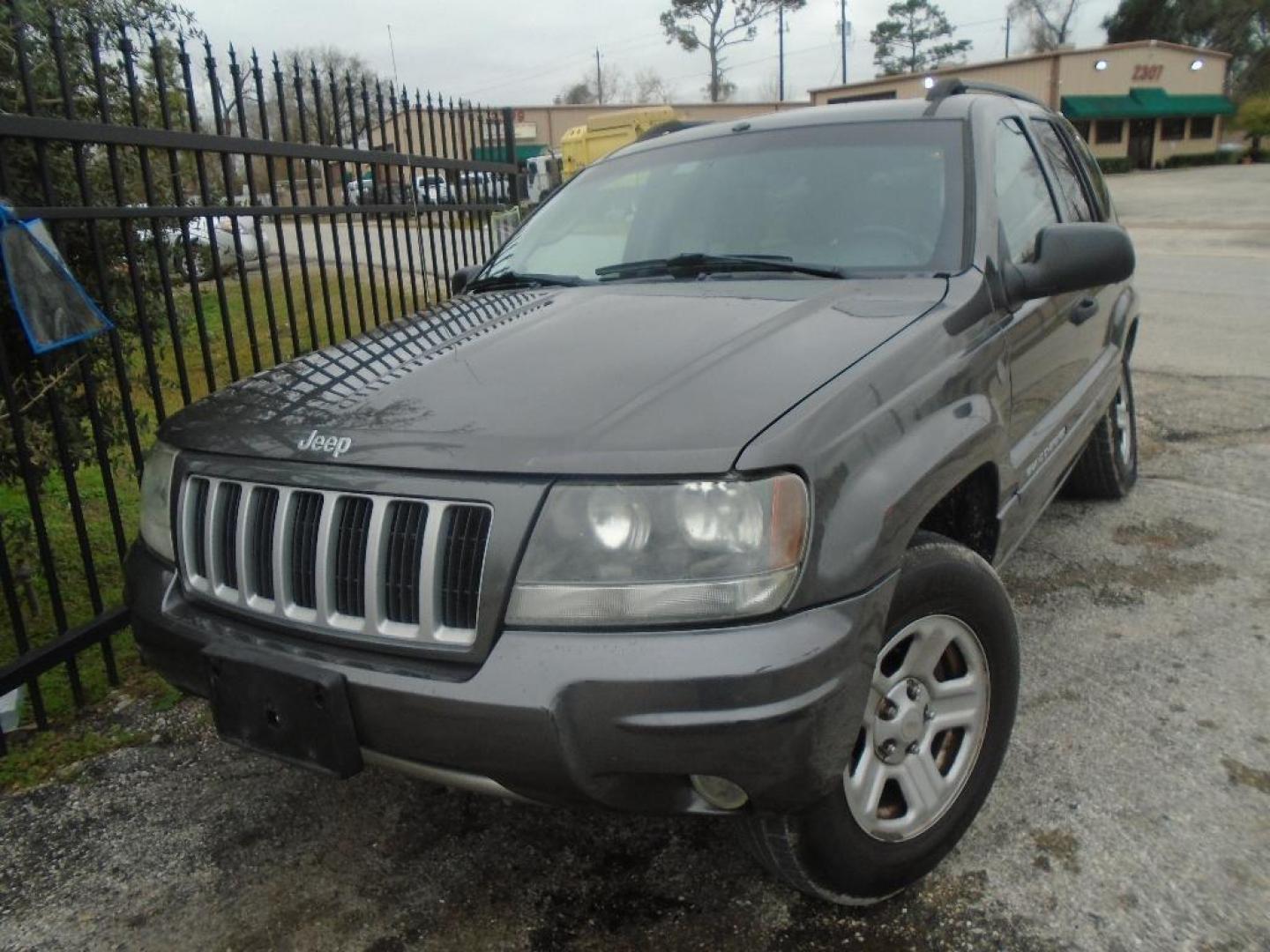 2004 GRAY JEEP GRAND CHEROKEE Laredo 4WD (1J4GW48S84C) with an 4.0L L6 OHV 12V engine, AUTOMATIC transmission, located at 2303 West Mt. Houston, Houston, 77038, (281) 507-3956, 29.771597, -95.339569 - Photo#1