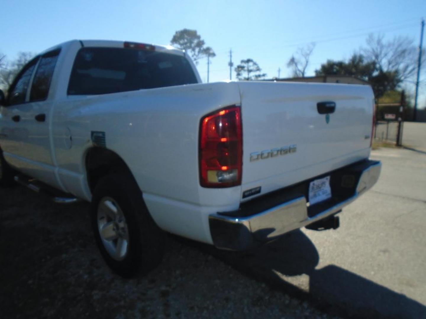 2003 WHITE DODGE RAM 1500 ST Quad Cab Short Bed 2WD (1D7HA18N13S) with an 4.7L V8 SOHC 16V engine, AUTOMATIC transmission, located at 2303 West Mt. Houston, Houston, Texas, 77038, (281) 507-3956, 29.771597, -95.339569 - Photo#1