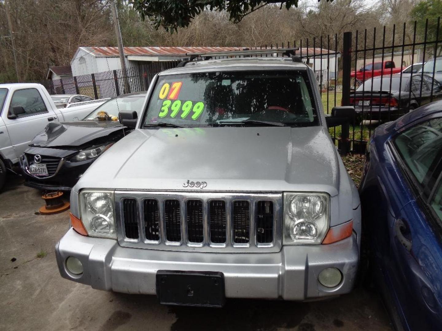 2007 GRAY JEEP COMMANDER Sport 4WD (1J8HG48K27C) with an 3.7L V6 SOHC 12V engine, AUTOMATIC transmission, located at 2303 West Mt. Houston, Houston, 77038, (281) 507-3956, 29.771597, -95.339569 - Photo#5