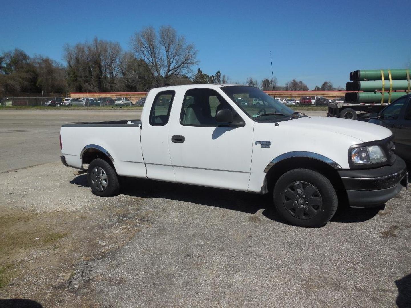 2000 WHITE FORD F-150 WS SuperCab Short Bed 2WD (1FTRX17W0YN) with an 4.6L V8 SOHC 16V engine, AUTOMATIC transmission, located at 2303 West Mt. Houston, Houston, 77038, (281) 507-3956, 29.771597, -95.339569 - Photo#0