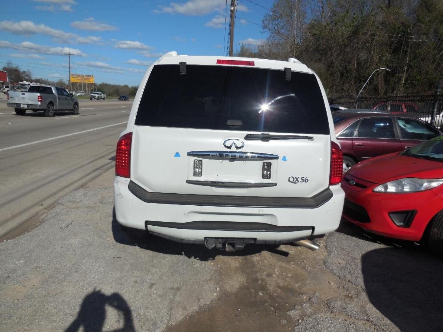 2004 WHITE INFINITI QX56 2WD (5N3AA08A64N) with an 5.6L V8 DOHC 32V engine, AUTOMATIC transmission, located at 2303 West Mt. Houston, Houston, 77038, (281) 507-3956, 29.771597, -95.339569 - Photo#5