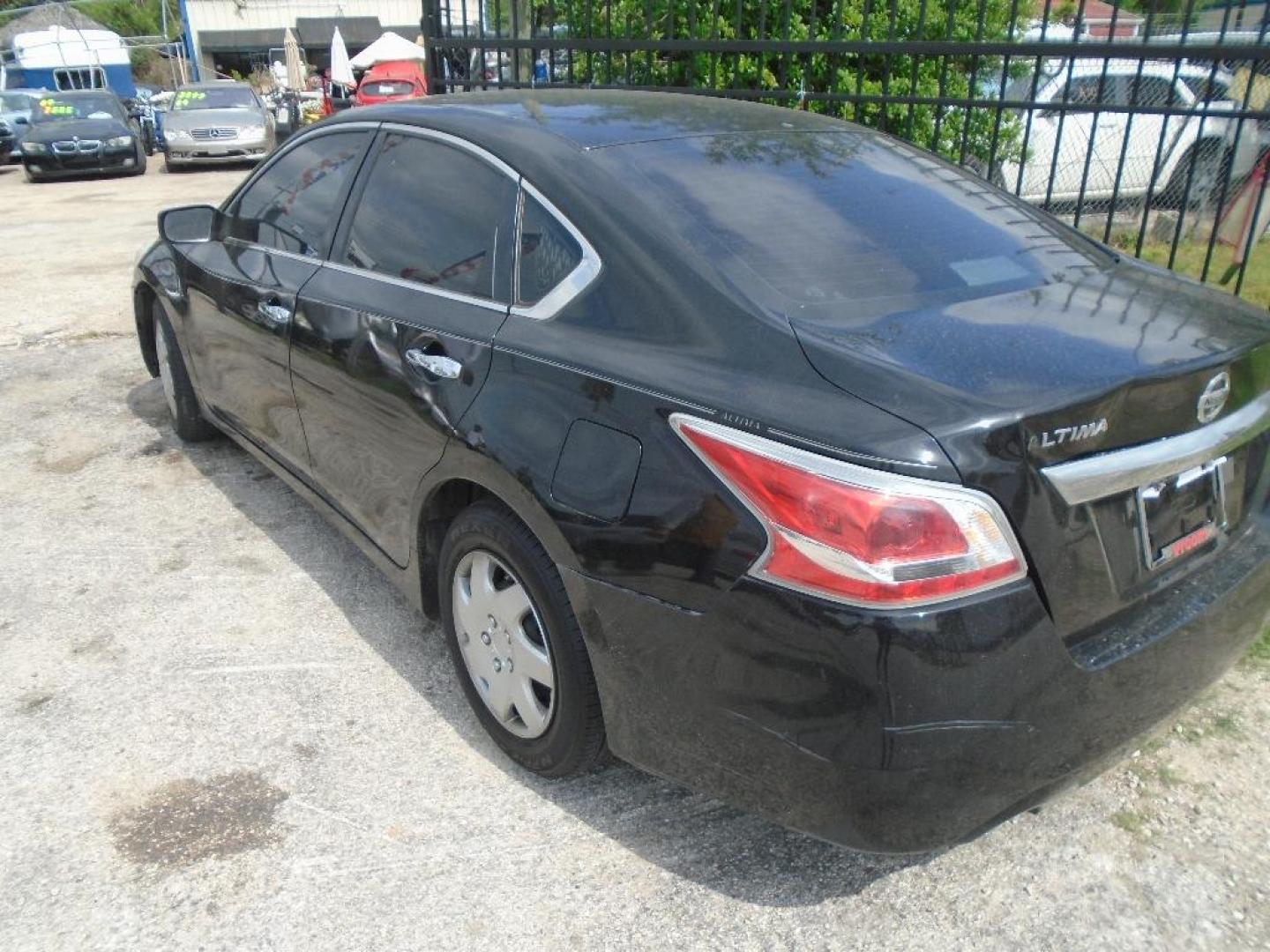 2015 BLACK NISSAN ALTIMA 2.5 S (1N4AL3AP8FC) with an 2.5L L4 DOHC 16V engine, AUTOMATIC transmission, located at 2303 West Mt. Houston, Houston, 77038, (281) 507-3956, 29.771597, -95.339569 - Photo#3