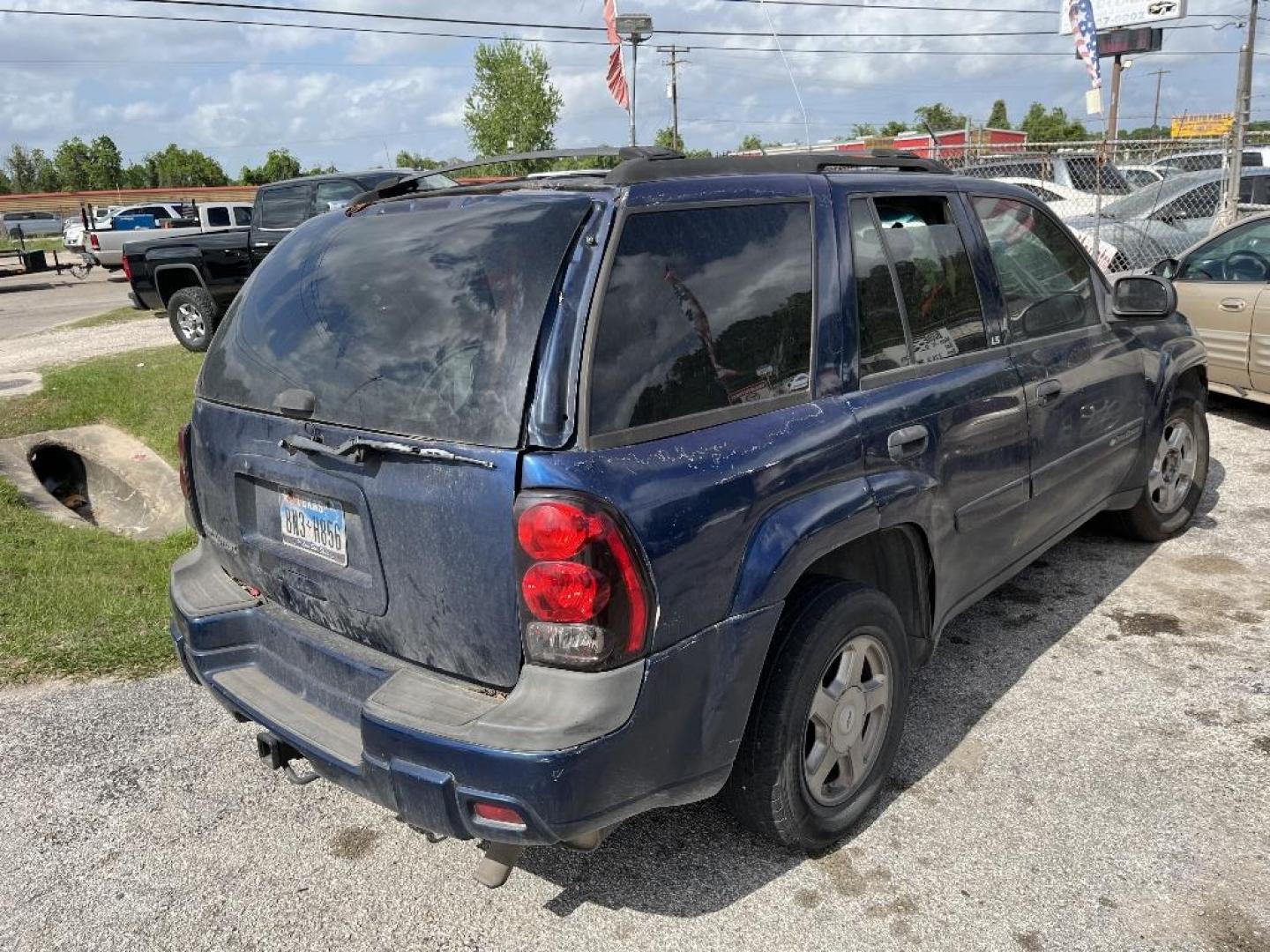 2002 BLUE CHEVROLET TRAILBLAZER LS 2WD (1GNDS13S322) with an 4.2L L6 DOHC 24V engine, AUTOMATIC transmission, located at 2303 West Mt. Houston, Houston, 77038, (281) 507-3956, 29.771597, -95.339569 - Photo#3