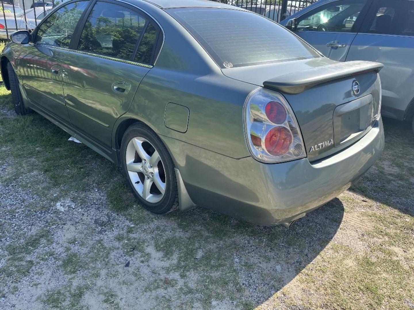 2005 GREEN NISSAN ALTIMA SE-R (1N4BL11D85C) with an 3.5L V6 DOHC 24V engine, AUTOMATIC transmission, located at 2303 West Mt. Houston, Houston, 77038, (281) 507-3956, 29.771597, -95.339569 - Photo#2