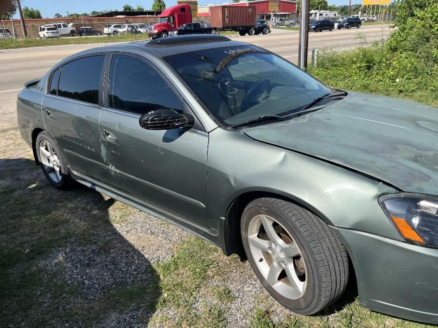 2005 GREEN NISSAN ALTIMA SE-R (1N4BL11D85C) with an 3.5L V6 DOHC 24V engine, AUTOMATIC transmission, located at 2303 West Mt. Houston, Houston, 77038, (281) 507-3956, 29.771597, -95.339569 - Photo#4