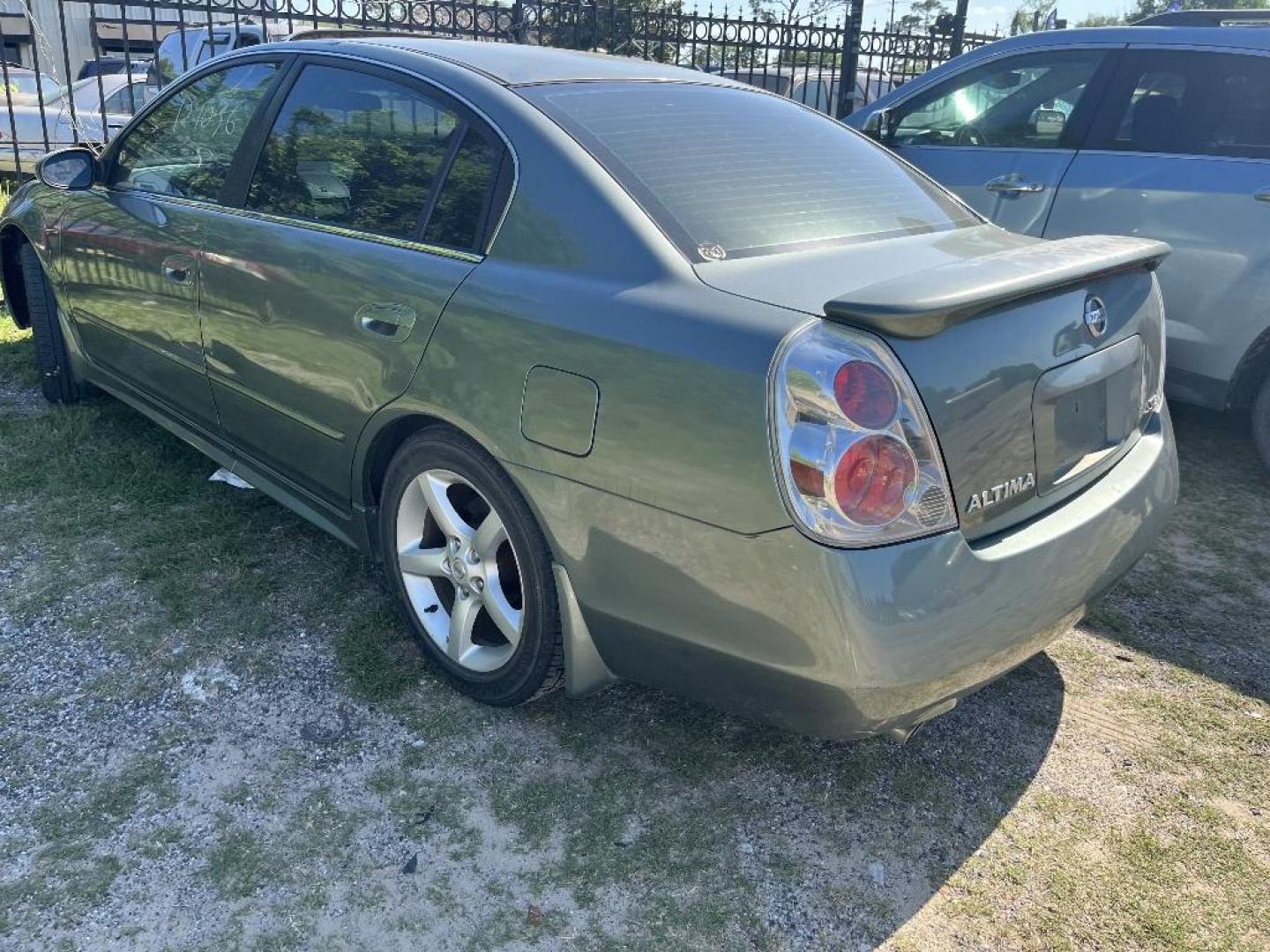 2005 GREEN NISSAN ALTIMA SE-R (1N4BL11D85C) with an 3.5L V6 DOHC 24V engine, AUTOMATIC transmission, located at 2303 West Mt. Houston, Houston, 77038, (281) 507-3956, 29.771597, -95.339569 - Photo#5