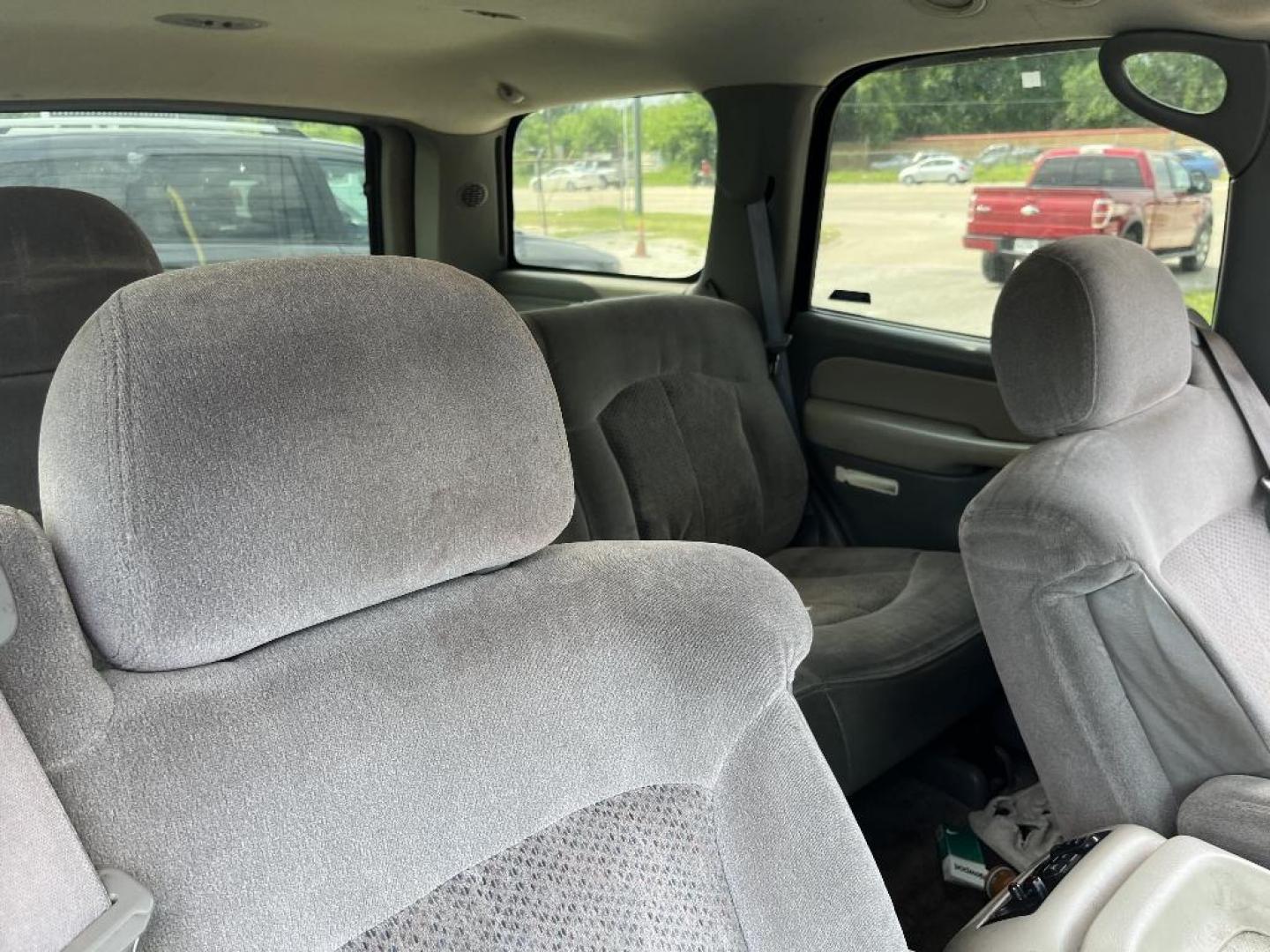 2000 GRAY CHEVROLET TAHOE 2WD (1GNEC13TXYJ) with an 5.3L V8 OHV 16V engine, AUTOMATIC transmission, located at 2303 West Mt. Houston, Houston, Texas, 77038, (281) 507-3956, 29.771597, -95.339569 - Photo#3