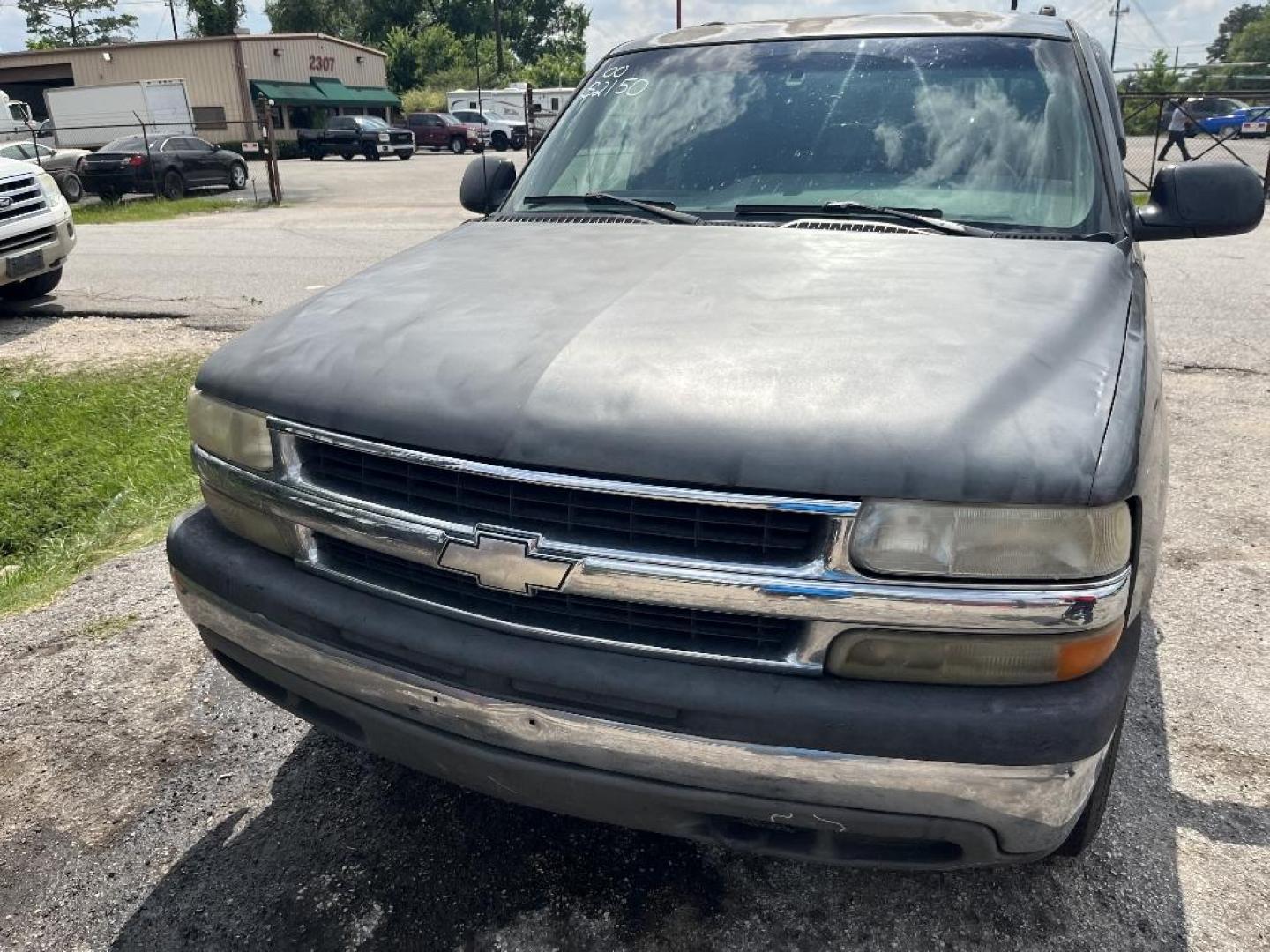 2000 GRAY CHEVROLET TAHOE 2WD (1GNEC13TXYJ) with an 5.3L V8 OHV 16V engine, AUTOMATIC transmission, located at 2303 West Mt. Houston, Houston, Texas, 77038, (281) 507-3956, 29.771597, -95.339569 - Photo#6