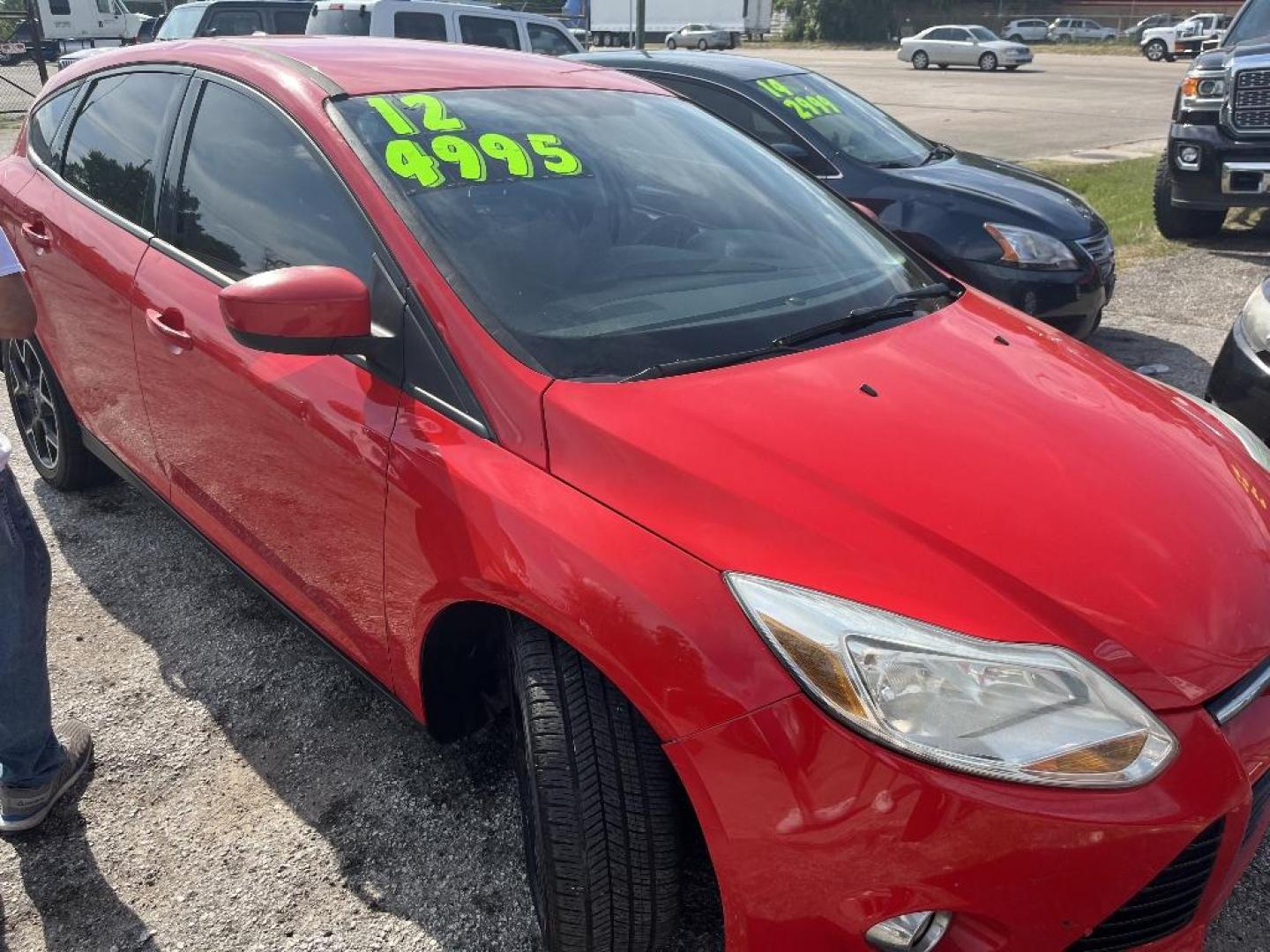 2012 RED FORD FOCUS SE (1FAHP3K25CL) with an 2.0L L4 DOHC 16V engine, AUTOMATIC transmission, located at 2303 West Mt. Houston, Houston, 77038, (281) 507-3956, 29.771597, -95.339569 - Photo#0