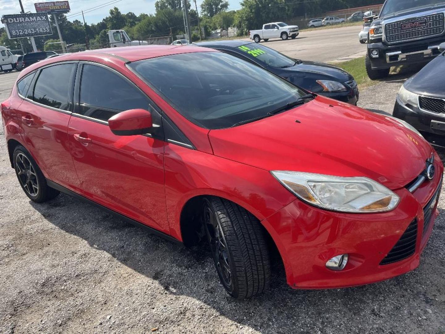 2012 RED FORD FOCUS SE (1FAHP3K25CL) with an 2.0L L4 DOHC 16V engine, AUTOMATIC transmission, located at 2303 West Mt. Houston, Houston, 77038, (281) 507-3956, 29.771597, -95.339569 - Photo#1