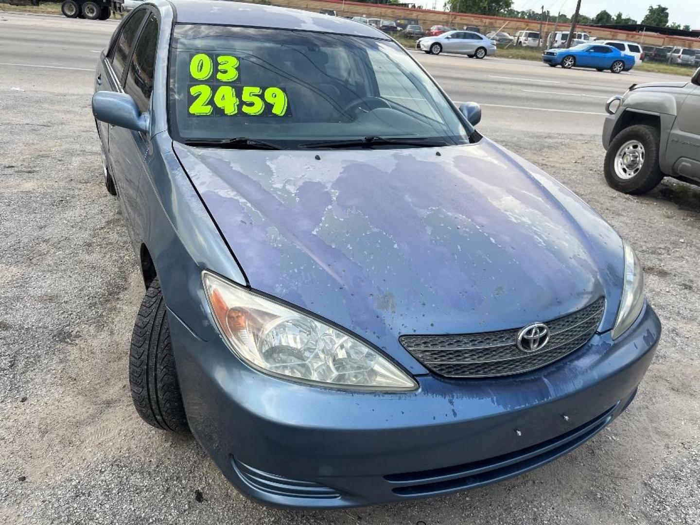 2003 BLUE TOYOTA CAMRY LE (4T1BE30K03U) with an 2.4L L4 DOHC 16V engine, AUTOMATIC transmission, located at 2303 West Mt. Houston, Houston, 77038, (281) 507-3956, 29.771597, -95.339569 - Photo#0