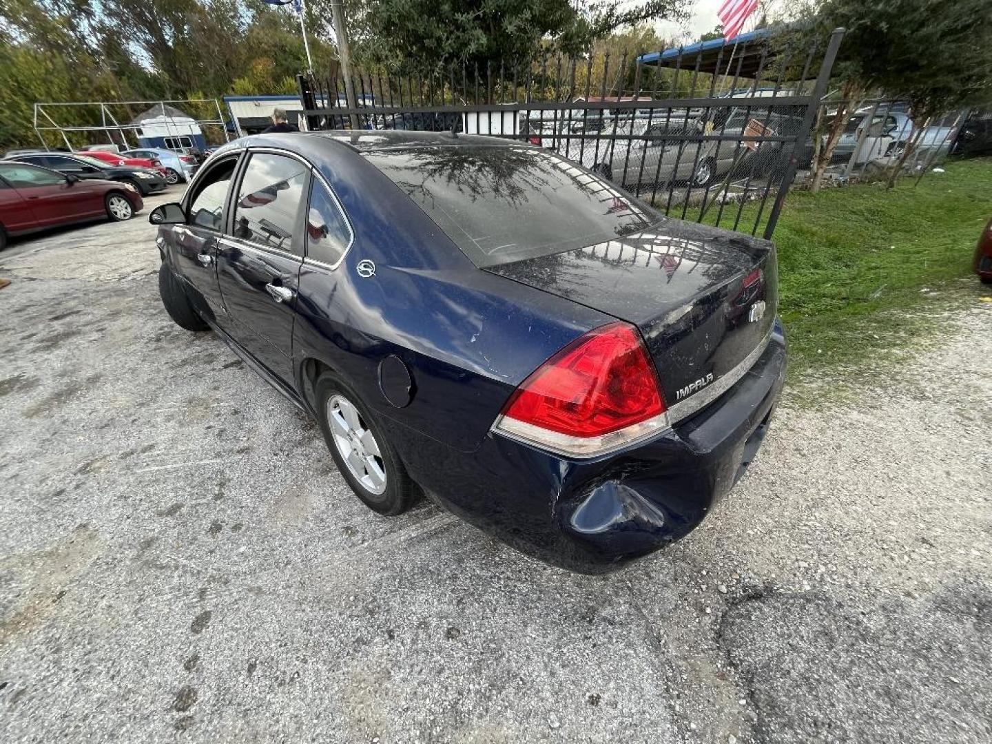 2009 BLUE CHEVROLET IMPALA LT (2G1WT57KX91) with an 3.5L V6 OHV 12V FFV engine, AUTOMATIC transmission, located at 2303 West Mt. Houston, Houston, Texas, 77038, (281) 507-3956, 29.771597, -95.339569 - Photo#2