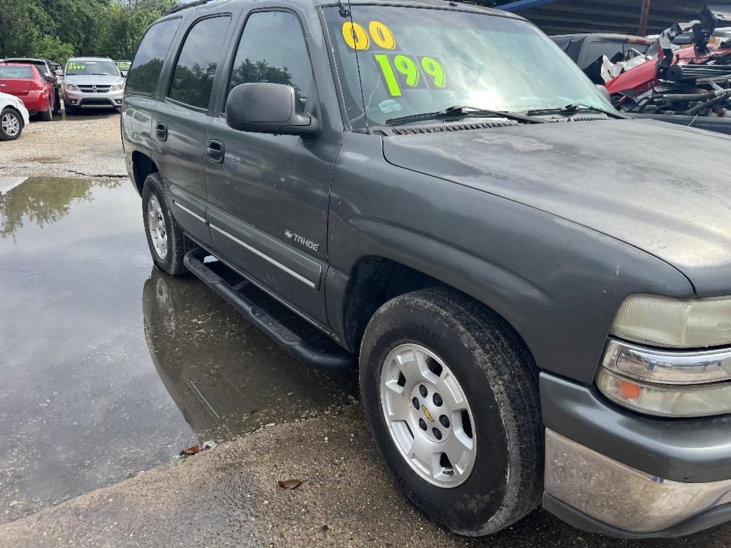 2000 GRAY CHEVROLET TAHOE 2WD (1GNEC13T4YJ) with an 5.3L V8 OHV 16V engine, AUTOMATIC transmission, located at 2303 West Mt. Houston, Houston, Texas, 77038, (281) 507-3956, 29.771597, -95.339569 - Photo#4