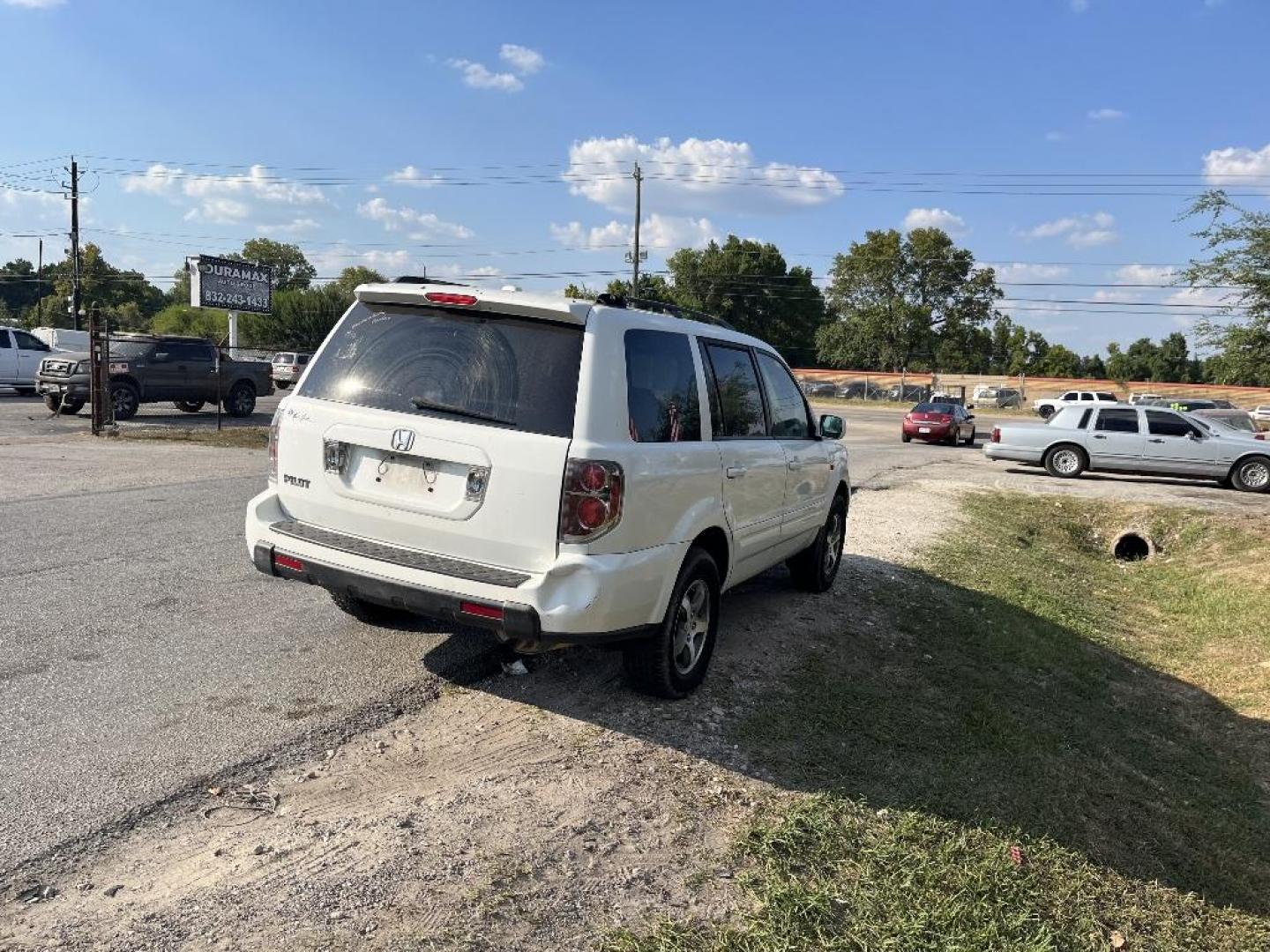 2007 WHITE HONDA PILOT EX-L 2WD (5FNYF28557B) with an 3.5L V6 SOHC 24V engine, AUTOMATIC transmission, located at 2303 West Mt. Houston, Houston, 77038, (281) 507-3956, 29.771597, -95.339569 - Photo#2