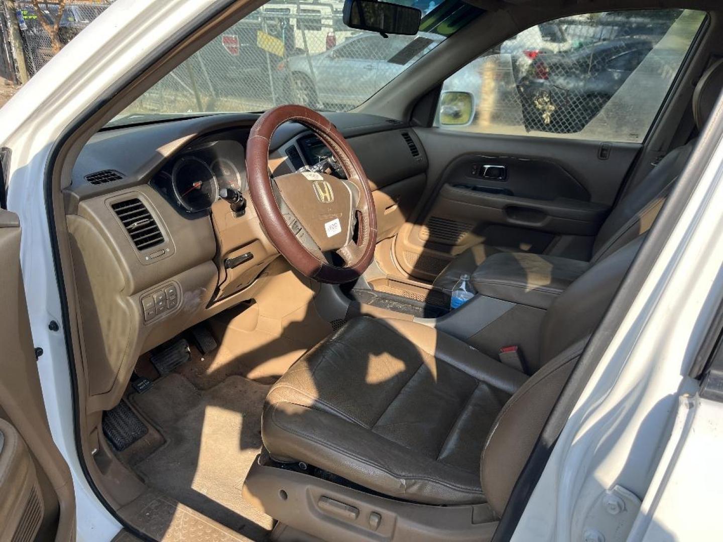 2007 WHITE HONDA PILOT EX-L 2WD (5FNYF28557B) with an 3.5L V6 SOHC 24V engine, AUTOMATIC transmission, located at 2303 West Mt. Houston, Houston, 77038, (281) 507-3956, 29.771597, -95.339569 - Photo#3