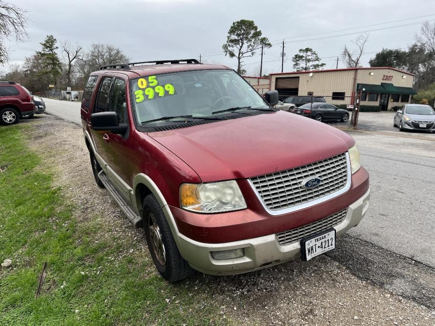 2005 RED FORD EXPEDITION Eddie Bauer 2WD (1FMPU17565L) with an 5.4L V8 SOHC 16V engine, AUTOMATIC transmission, located at 2303 West Mt. Houston, Houston, 77038, (281) 507-3956, 29.771597, -95.339569 - Photo#0