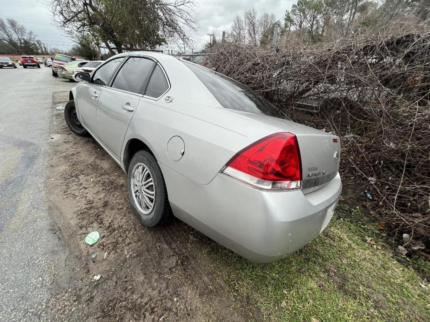 2008 GRAY CHEVROLET IMPALA LS (2G1WB58K189) with an 3.5L V6 OHV 16V FFV engine, AUTOMATIC transmission, located at 2303 West Mt. Houston, Houston, Texas, 77038, (281) 507-3956, 29.771597, -95.339569 - Photo#1