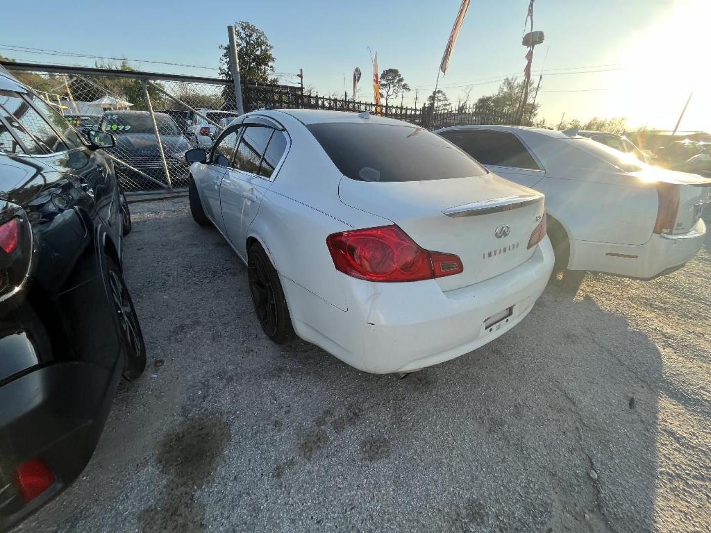 2008 WHITE INFINITI G35 Base (JNKBV61E78M) with an 3.5L V6 DOHC 24V engine, AUTOMATIC transmission, located at 2303 West Mt. Houston, Houston, 77038, (281) 507-3956, 29.771597, -95.339569 - Photo#5