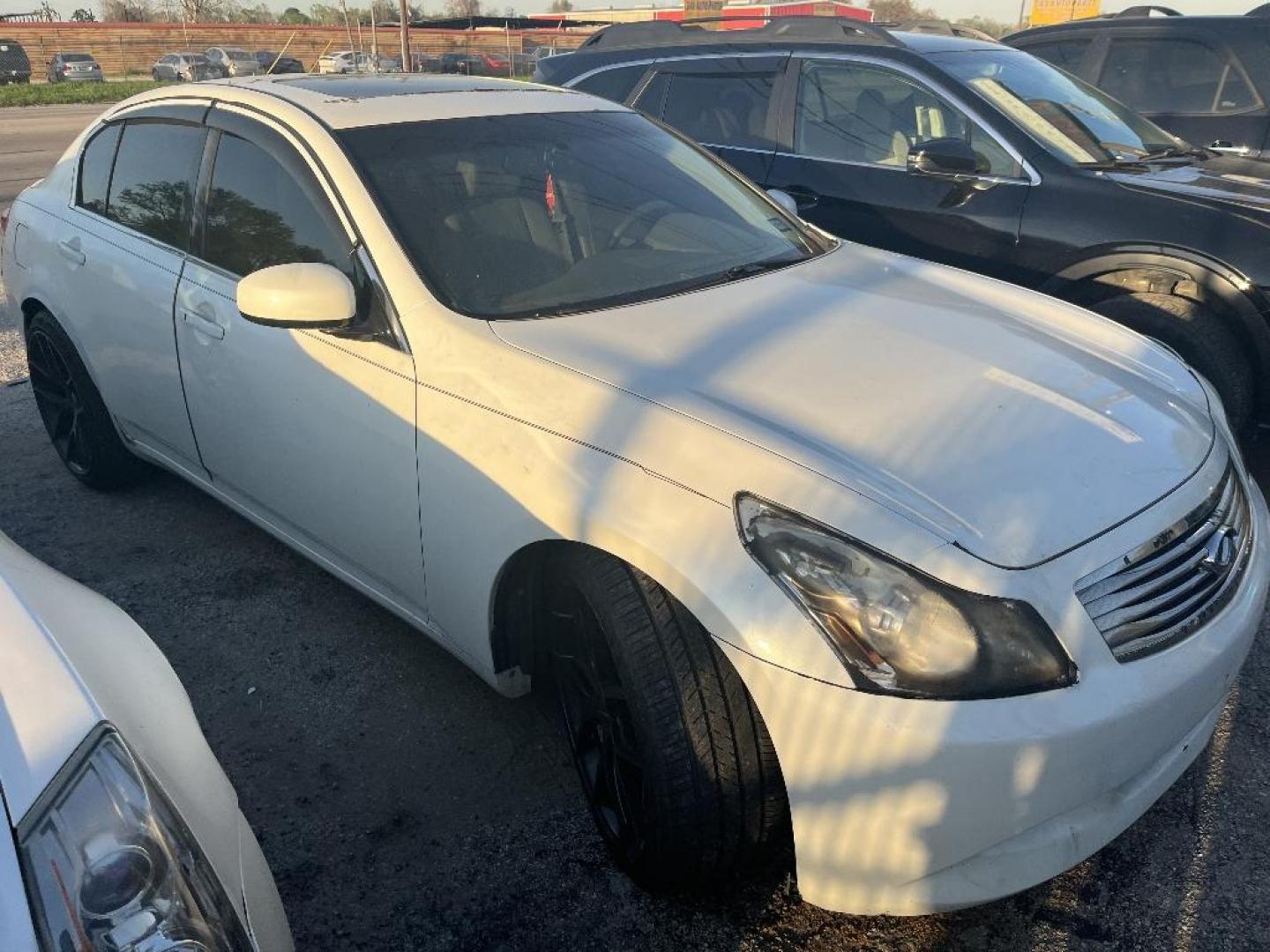 2008 WHITE INFINITI G35 Base (JNKBV61E78M) with an 3.5L V6 DOHC 24V engine, AUTOMATIC transmission, located at 2303 West Mt. Houston, Houston, 77038, (281) 507-3956, 29.771597, -95.339569 - Photo#1