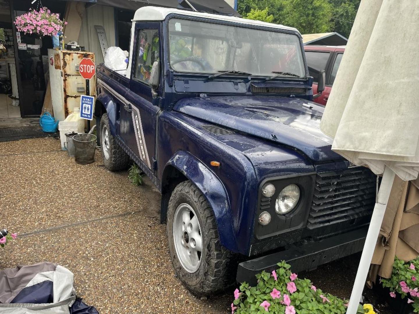 1986 BLUE LAND ROVER DEFENDER (SALLDVAD7AA) with an 4 engine, MANUAL transmission, located at 2303 West Mt. Houston, Houston, 77038, (281) 507-3956, 29.771597, -95.339569 - Photo#0