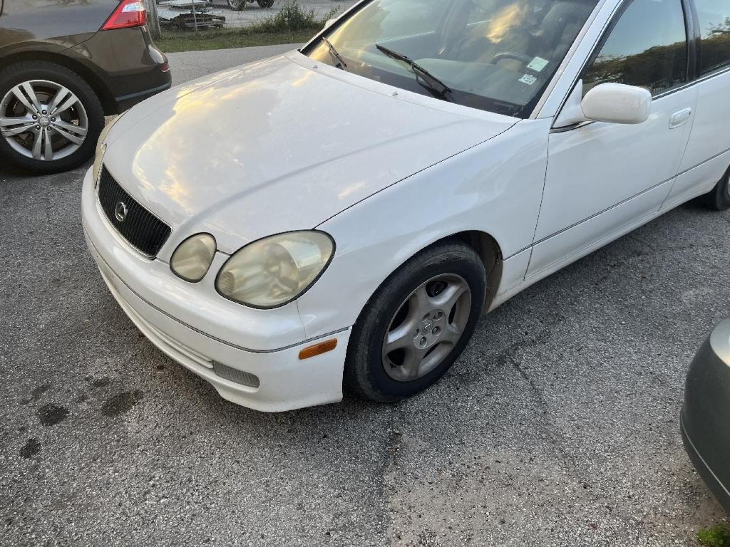 1999 WHITE LEXUS ES 300 Base (JT8BF28G8X0) with an 3.0L V6 DOHC 24V engine, AUTOMATIC transmission, located at 2303 West Mt. Houston, Houston, 77038, (281) 507-3956, 29.771597, -95.339569 - Photo#8