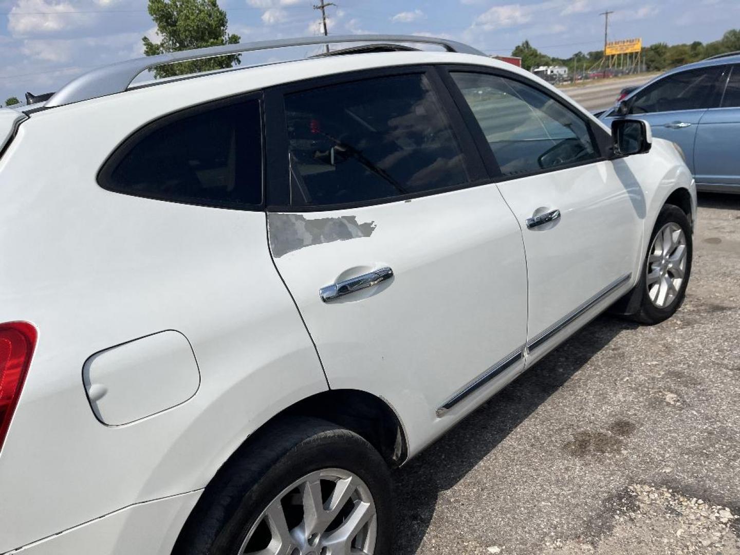 2013 WHITE NISSAN ROGUE S 2WD (JN8AS5MT9DW) with an 2.5L L4 DOHC 16V engine, AUTOMATIC transmission, located at 2303 West Mt. Houston, Houston, Texas, 77038, (281) 507-3956, 29.771597, -95.339569 - Photo#1