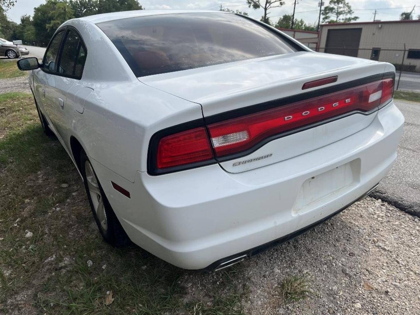 2014 WHITE DODGE CHARGER SE (2C3CDXBG1EH) with an 3.6L V6 DOHC 24V engine, AUTOMATIC transmission, located at 2303 West Mt. Houston, Houston, Texas, 77038, (281) 507-3956, 29.771597, -95.339569 - Photo#6