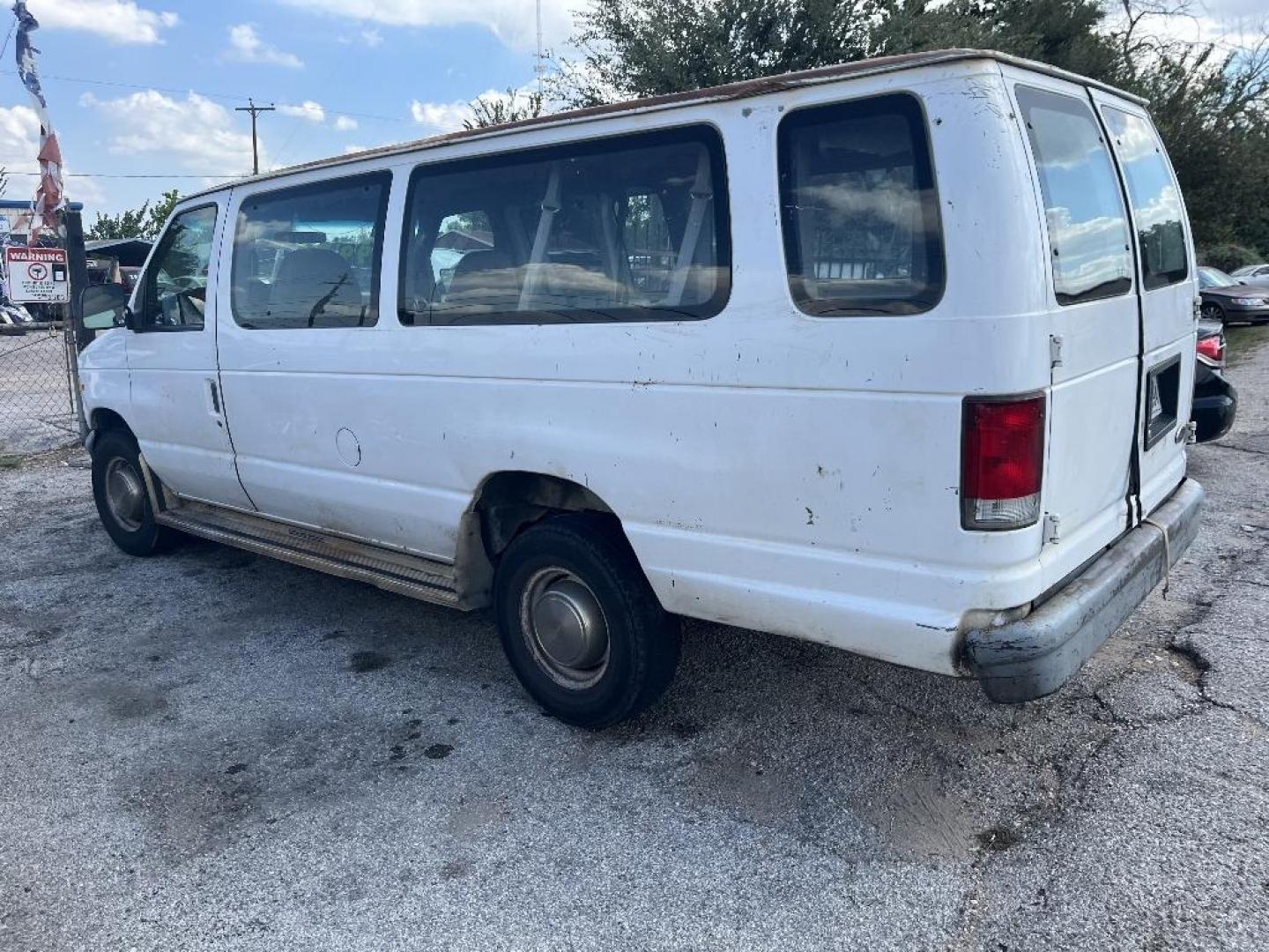 1998 WHITE FORD CLUB WAGON XL Super (1FBSS31L6WH) with an 5.4L V8 SOHC 16V engine, AUTOMATIC transmission, located at 2303 West Mt. Houston, Houston, 77038, (281) 507-3956, 29.771597, -95.339569 - Photo#1