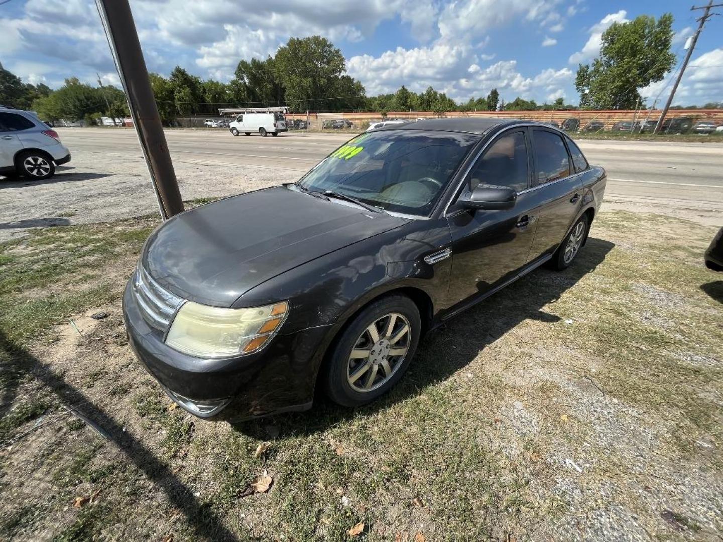 2008 BROWN FORD TAURUS SEL (1FAHP24W88G) with an 3.5L V6 DOHC 24V engine, AUTOMATIC transmission, located at 2303 West Mt. Houston, Houston, 77038, (281) 507-3956, 29.771597, -95.339569 - Photo#2