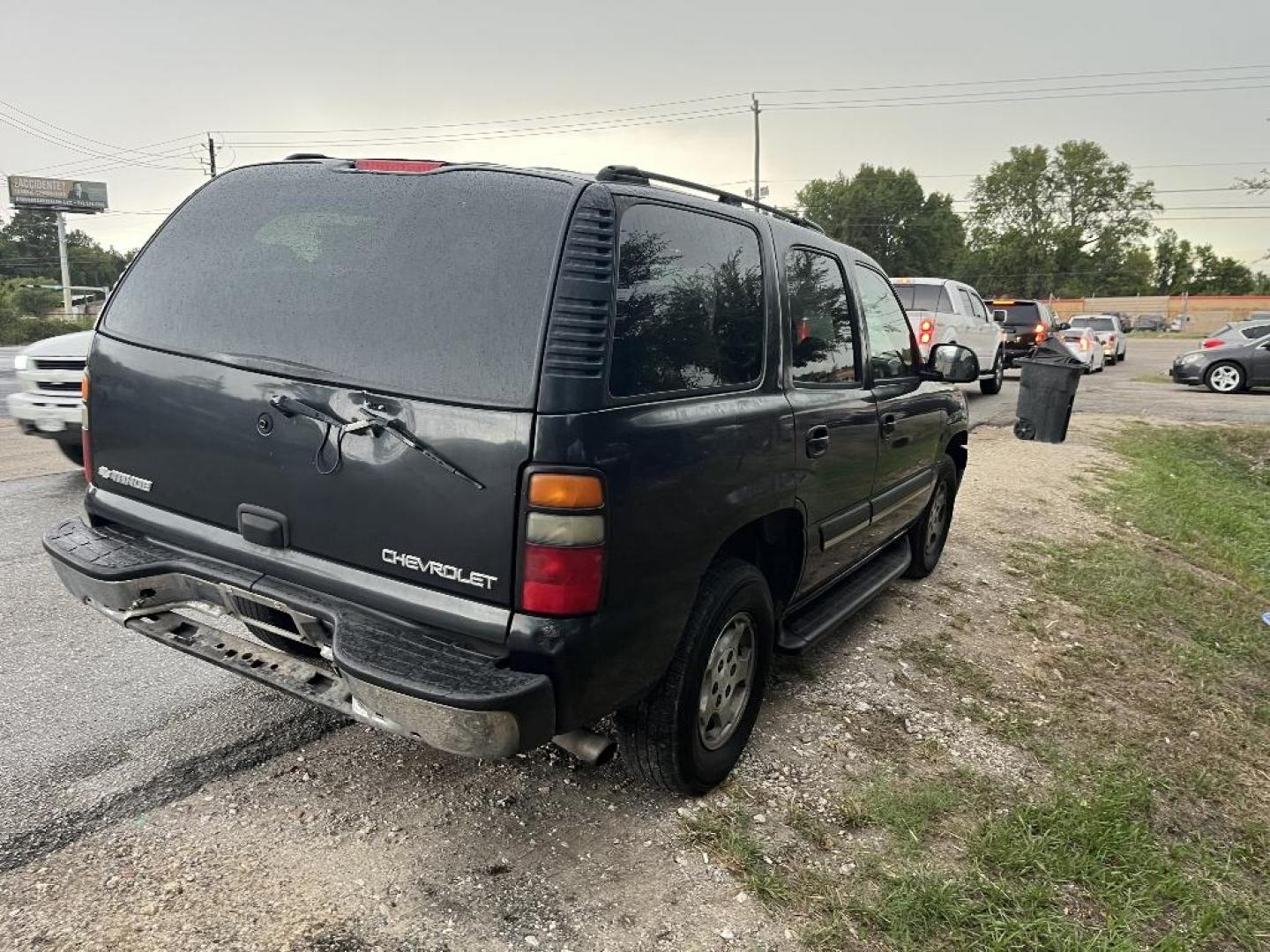 2004 GRAY CHEVROLET TAHOE 2WD (1GNEC13V04J) with an 4.8L V8 OHV 16V engine, AUTOMATIC transmission, located at 2303 West Mt. Houston, Houston, Texas, 77038, (281) 507-3956, 29.771597, -95.339569 - Photo#2