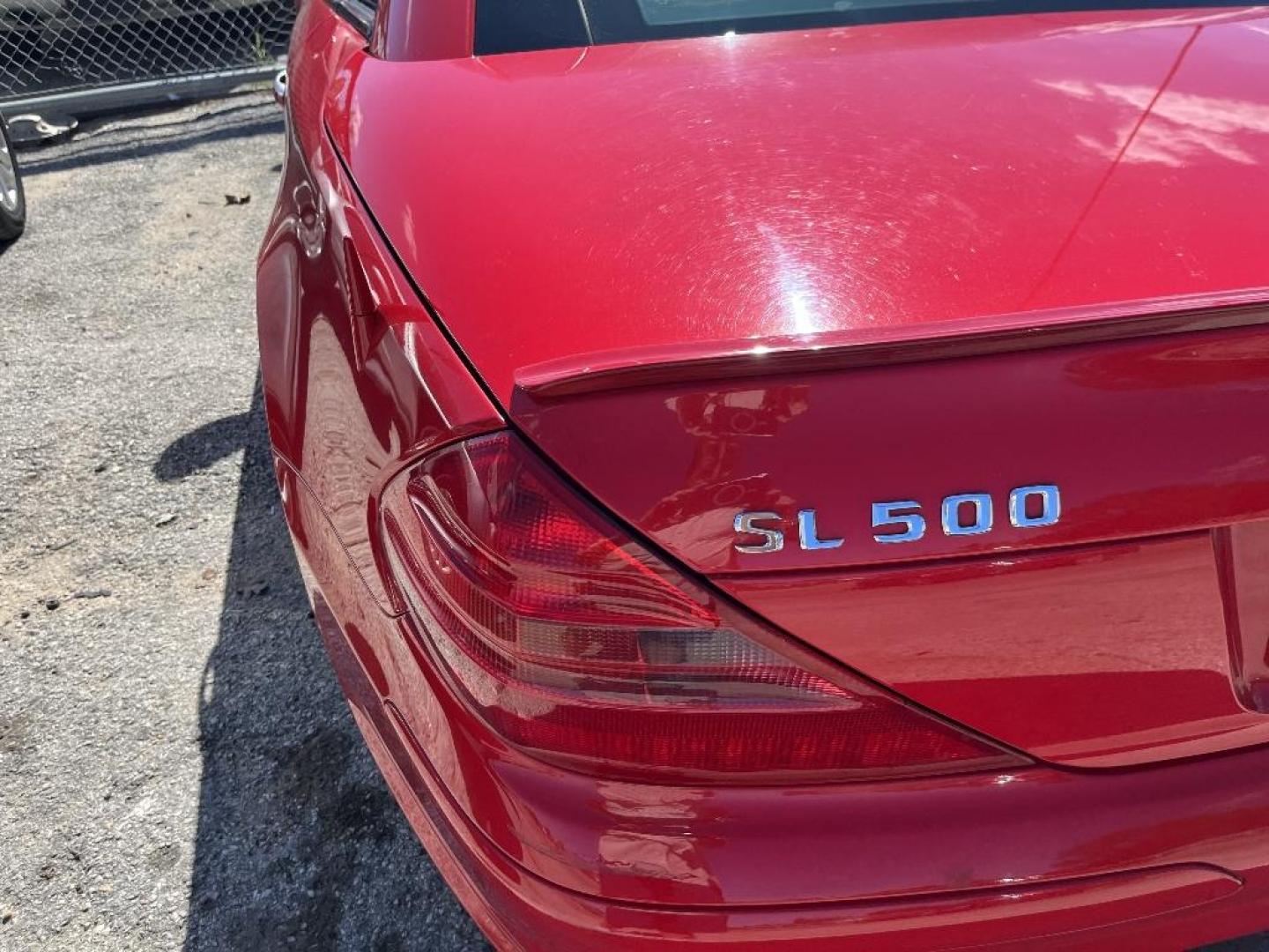 2003 RED MERCEDES-BENZ SL-CLASS SL500 (WDBSK75F03F) with an 5.0L V8 DOHC 32V engine, AUTOMATIC transmission, located at 2303 West Mt. Houston, Houston, 77038, (281) 507-3956, 29.771597, -95.339569 - Photo#3