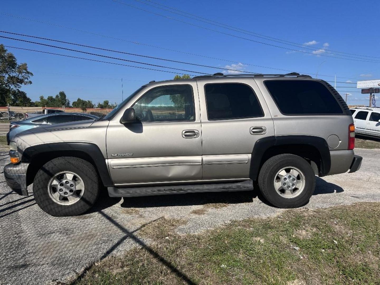 2003 BROWN CHEVROLET TAHOE 2WD (1GNEC13Z43R) with an 5.3L V8 OHV 16V FFV engine, AUTOMATIC transmission, located at 2303 West Mt. Houston, Houston, 77038, (281) 507-3956, 29.771597, -95.339569 - Photo#0