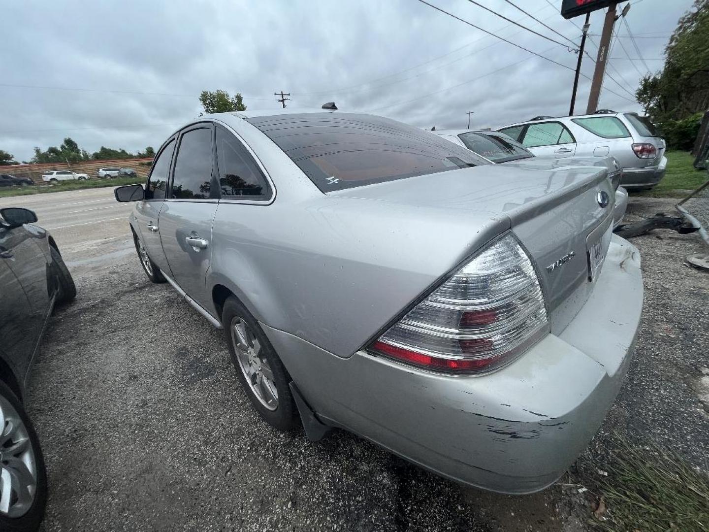 2008 GRAY FORD TAURUS SEL (1FAHP24W68G) with an 3.5L V6 DOHC 24V engine, AUTOMATIC transmission, located at 2303 West Mt. Houston, Houston, 77038, (281) 507-3956, 29.771597, -95.339569 - Photo#0