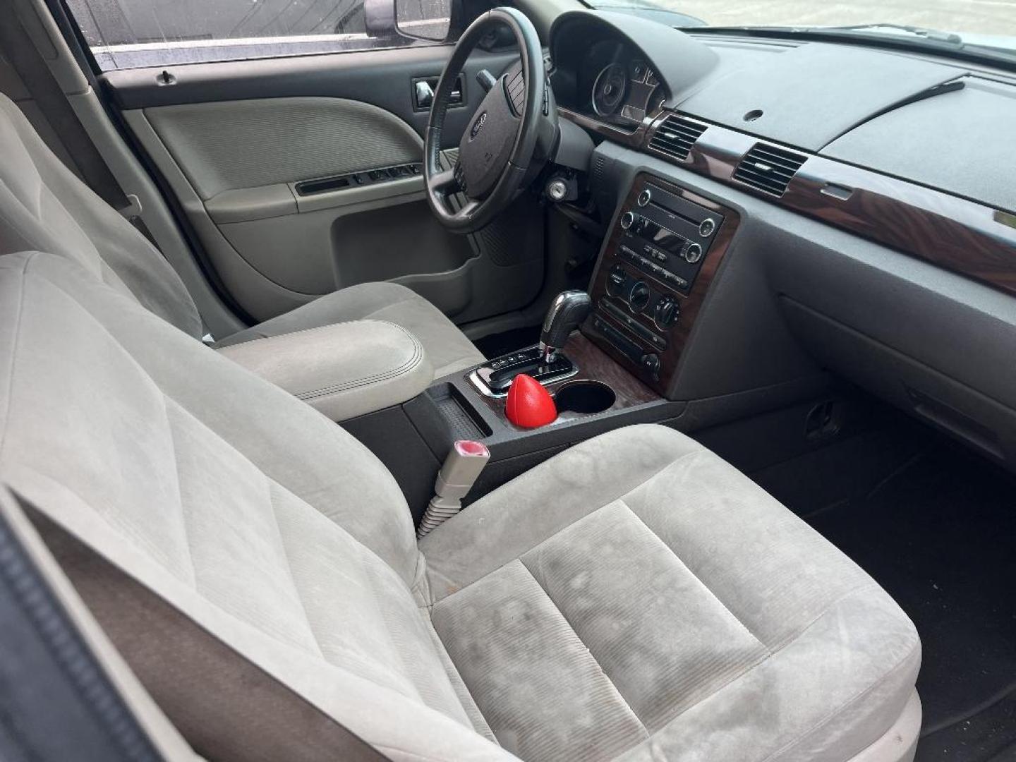 2008 GRAY FORD TAURUS SEL (1FAHP24W68G) with an 3.5L V6 DOHC 24V engine, AUTOMATIC transmission, located at 2303 West Mt. Houston, Houston, 77038, (281) 507-3956, 29.771597, -95.339569 - Photo#1