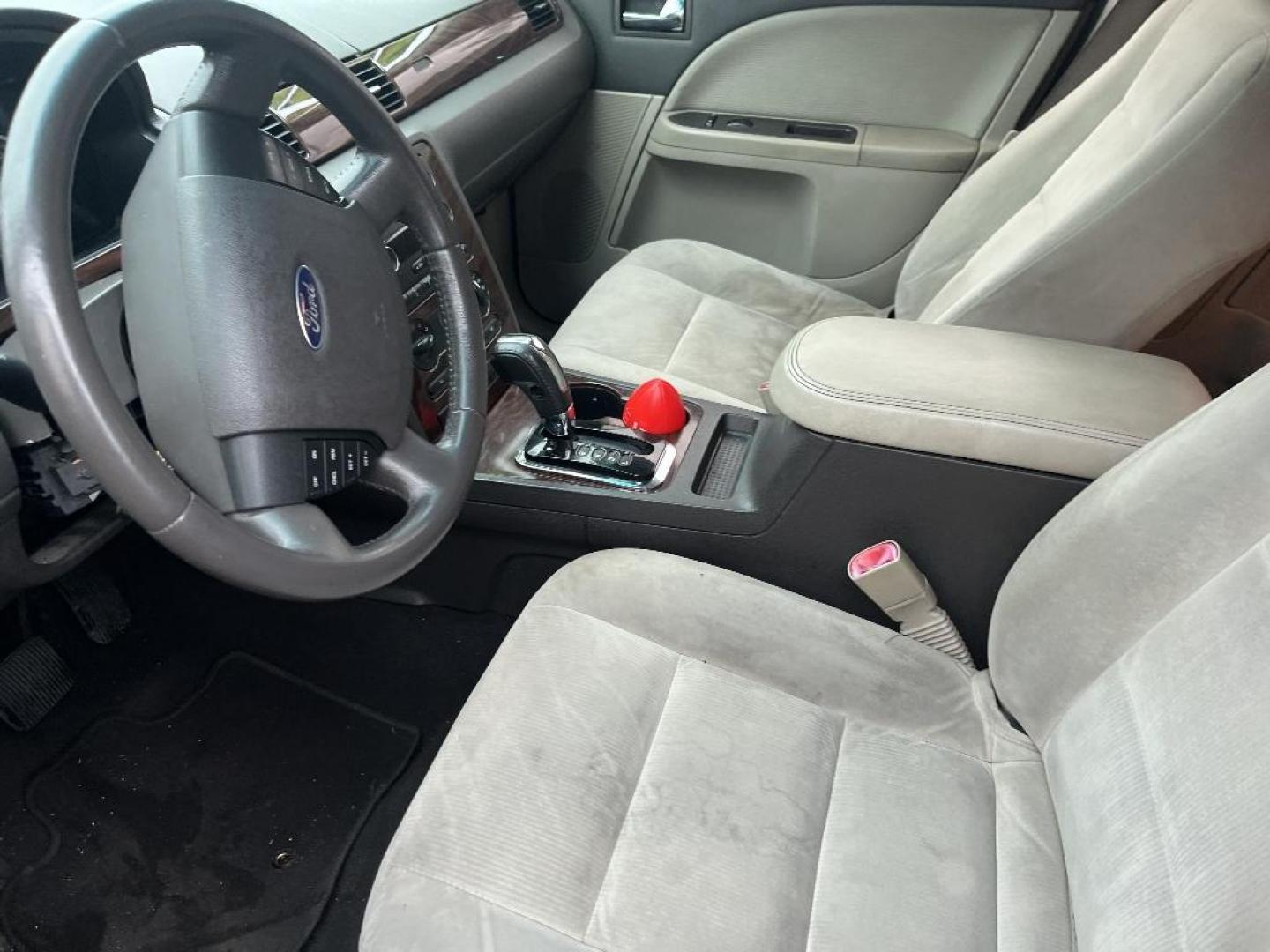 2008 GRAY FORD TAURUS SEL (1FAHP24W68G) with an 3.5L V6 DOHC 24V engine, AUTOMATIC transmission, located at 2303 West Mt. Houston, Houston, 77038, (281) 507-3956, 29.771597, -95.339569 - Photo#3