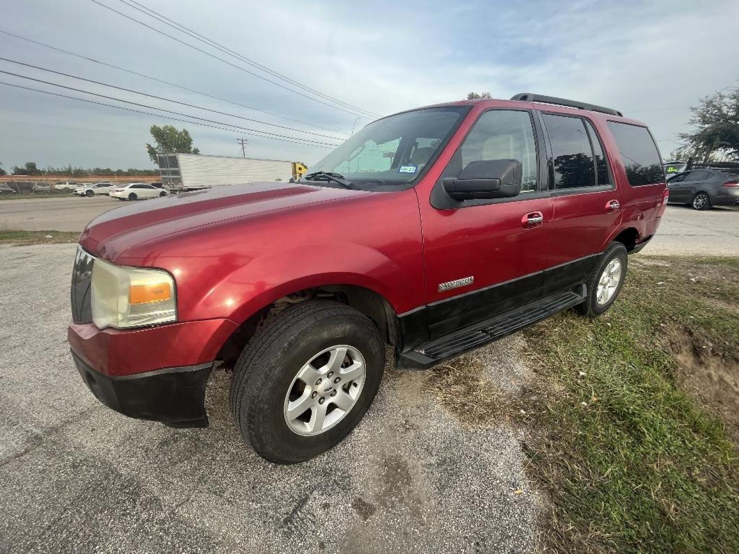 2007 RED FORD EXPEDITION XLT 2WD (1FMFU15537L) with an 5.4L V8 SOHC 16V engine, AUTOMATIC transmission, located at 2303 West Mt. Houston, Houston, Texas, 77038, (281) 507-3956, 29.771597, -95.339569 - Photo#1