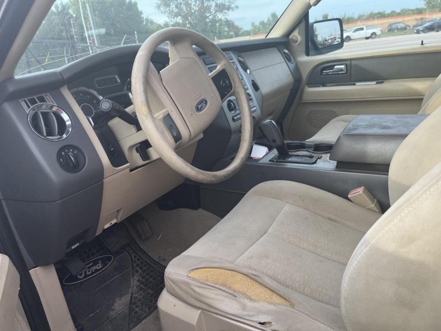 2007 RED FORD EXPEDITION XLT 2WD (1FMFU15537L) with an 5.4L V8 SOHC 16V engine, AUTOMATIC transmission, located at 2303 West Mt. Houston, Houston, Texas, 77038, (281) 507-3956, 29.771597, -95.339569 - Photo#6