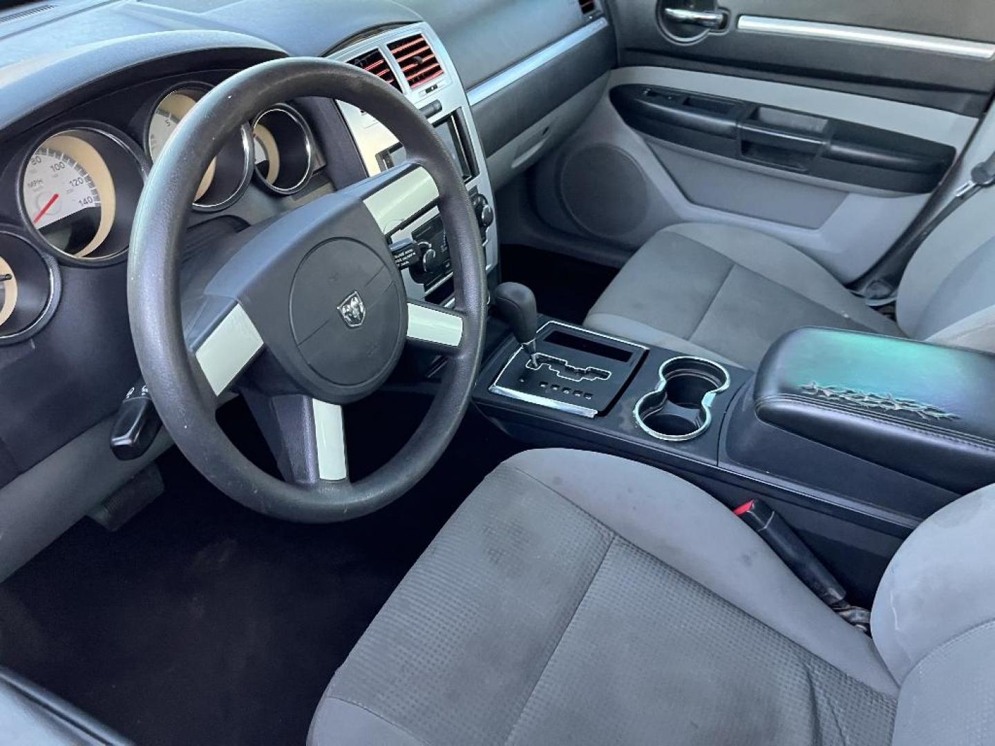 2010 WHITE DODGE CHARGER SXT (2B3CA3CV3AH) with an 3.5L V6 SOHC 24V engine, AUTOMATIC transmission, located at 2303 West Mt. Houston, Houston, Texas, 77038, (281) 507-3956, 29.771597, -95.339569 - Photo#5