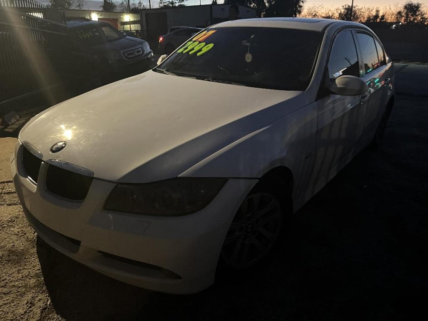 2007 WHITE BMW 3-SERIES 328xi (WBAVC73577K) with an 3.0L L6 DOHC 24V engine, AUTOMATIC transmission, located at 2303 West Mt. Houston, Houston, Texas, 77038, (281) 507-3956, 29.771597, -95.339569 - Photo#5