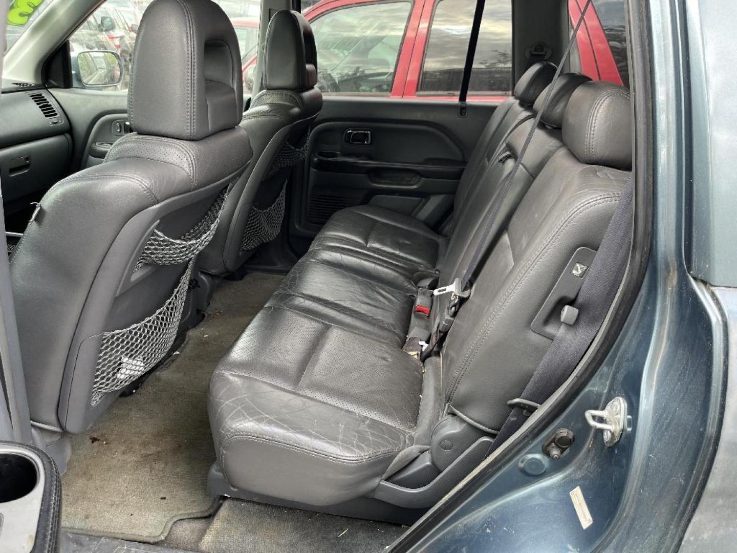 2005 GRAY HONDA PILOT EX w/ Leather and Navigation (2HKYF18795H) with an 3.5L V6 SOHC 24V engine, AUTOMATIC transmission, located at 2303 West Mt. Houston, Houston, 77038, (281) 507-3956, 29.771597, -95.339569 - Photo#4