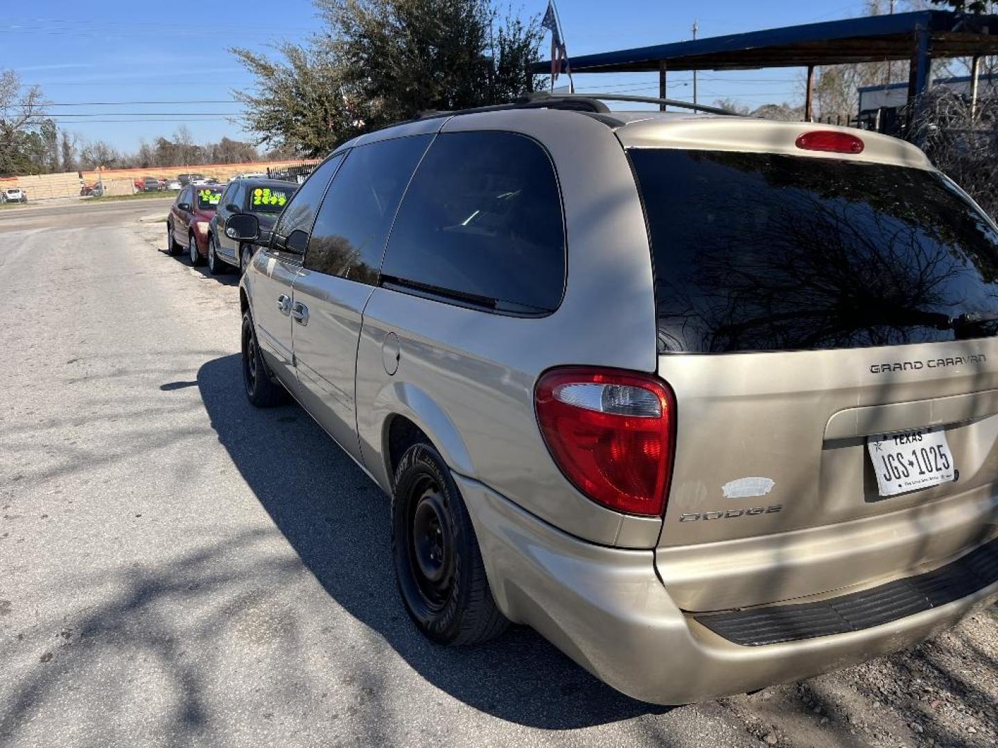 2007 BROWN DODGE GRAND CARAVAN SXT (2D4GP44L87R) with an 3.8L V6 OHV 12V engine, AUTOMATIC transmission, located at 2303 West Mt. Houston, Houston, Texas, 77038, (281) 507-3956, 29.771597, -95.339569 - Photo#1