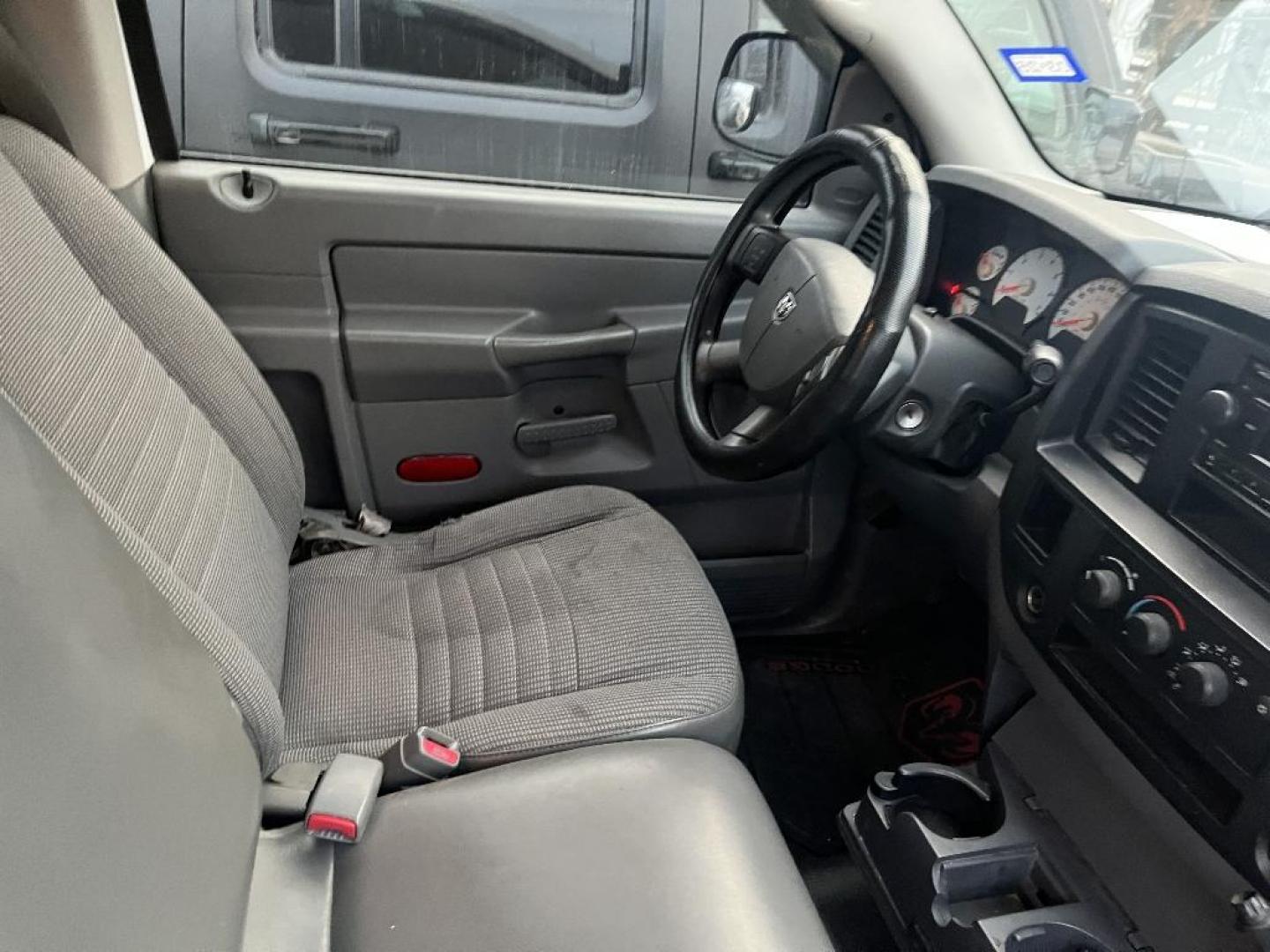 2006 WHITE DODGE RAM 1500 Laramie 2WD (1D7HA16N16J) with an 4.7L V8 SOHC 16V engine, AUTOMATIC transmission, located at 2303 West Mt. Houston, Houston, 77038, (281) 507-3956, 29.771597, -95.339569 - Photo#2