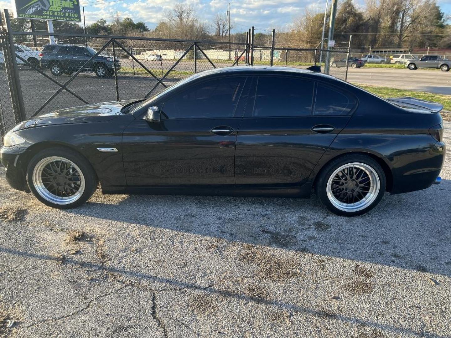 2011 BLACK BMW 5-SERIES 550i (WBAFR9C5XBC) with an 4.8L V8 DOHC 32V engine, AUTOMATIC transmission, located at 2303 West Mt. Houston, Houston, 77038, (281) 507-3956, 29.771597, -95.339569 - Photo#1