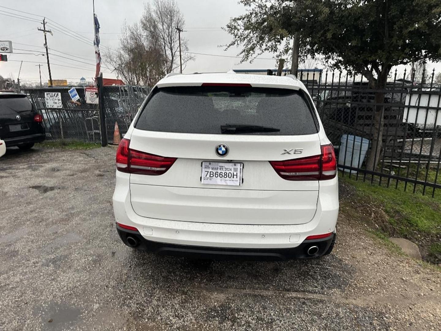 2016 WHITE BMW X5 xDrive35i (5UXKR0C55G0) with an 3.0L L6 DOHC 24V engine, AUTOMATIC transmission, located at 2303 West Mt. Houston, Houston, Texas, 77038, (281) 507-3956, 29.771597, -95.339569 - Photo#2