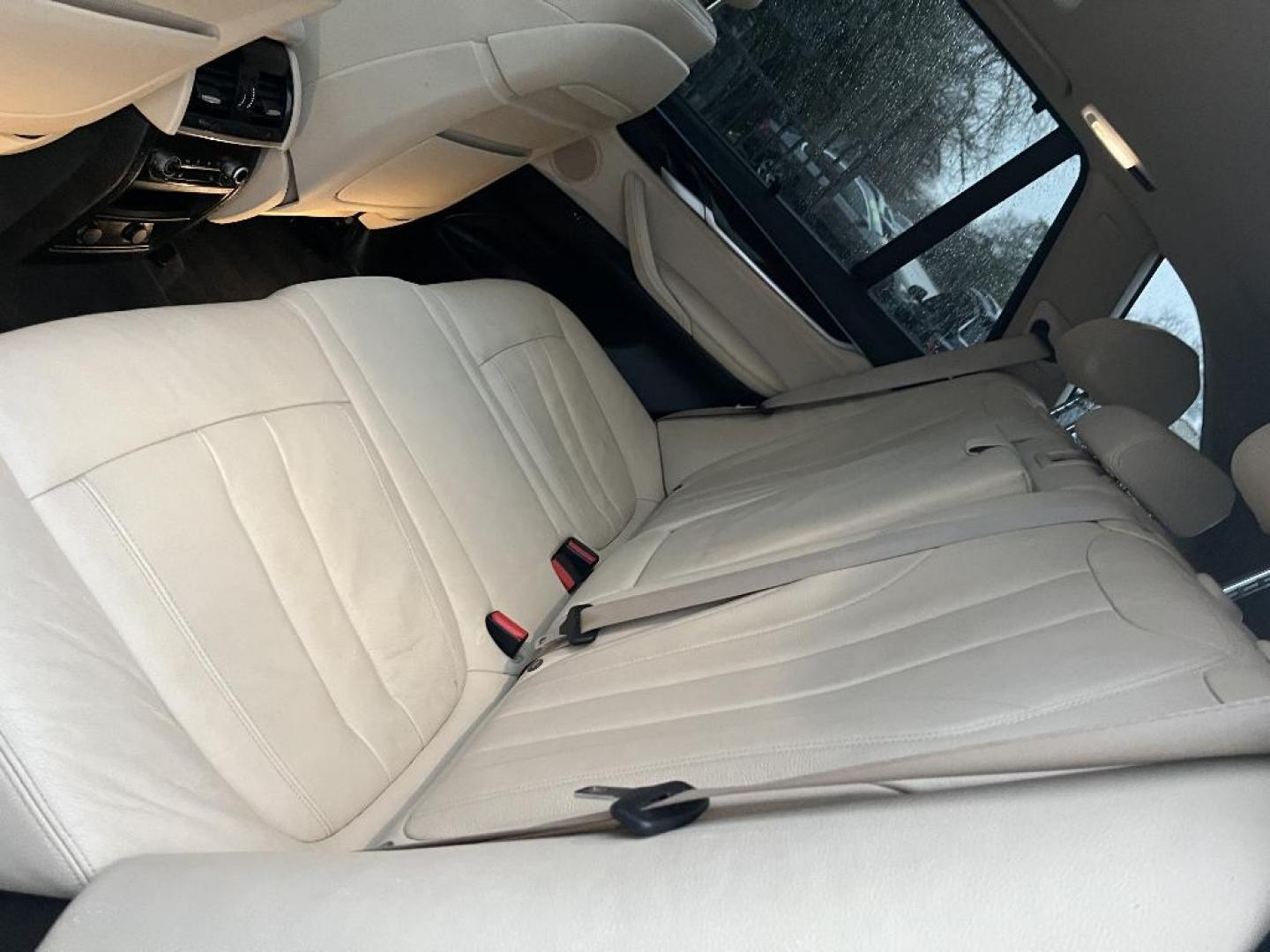 2016 WHITE BMW X5 xDrive35i (5UXKR0C55G0) with an 3.0L L6 DOHC 24V engine, AUTOMATIC transmission, located at 2303 West Mt. Houston, Houston, Texas, 77038, (281) 507-3956, 29.771597, -95.339569 - Photo#3