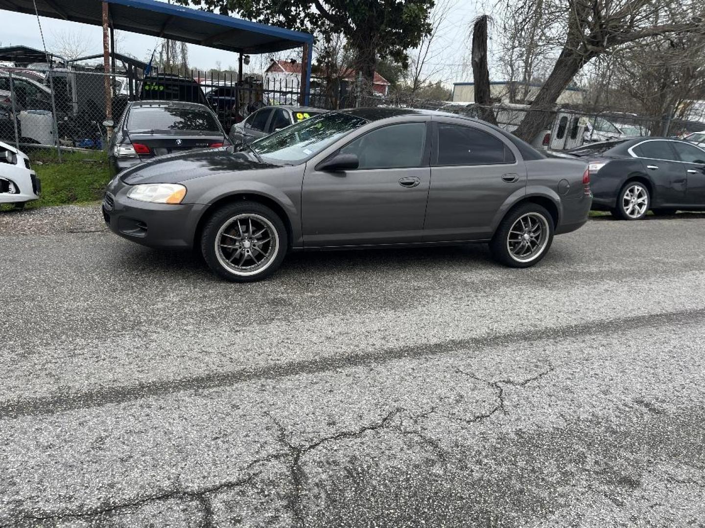 2001 BLACK DODGE STRATUS Sedan SE (1B3EJ46X71N) with an 2.4L L4 DOHC 16V engine, AUTOMATIC transmission, located at 2303 West Mt. Houston, Houston, Texas, 77038, (281) 507-3956, 29.771597, -95.339569 - Photo#1