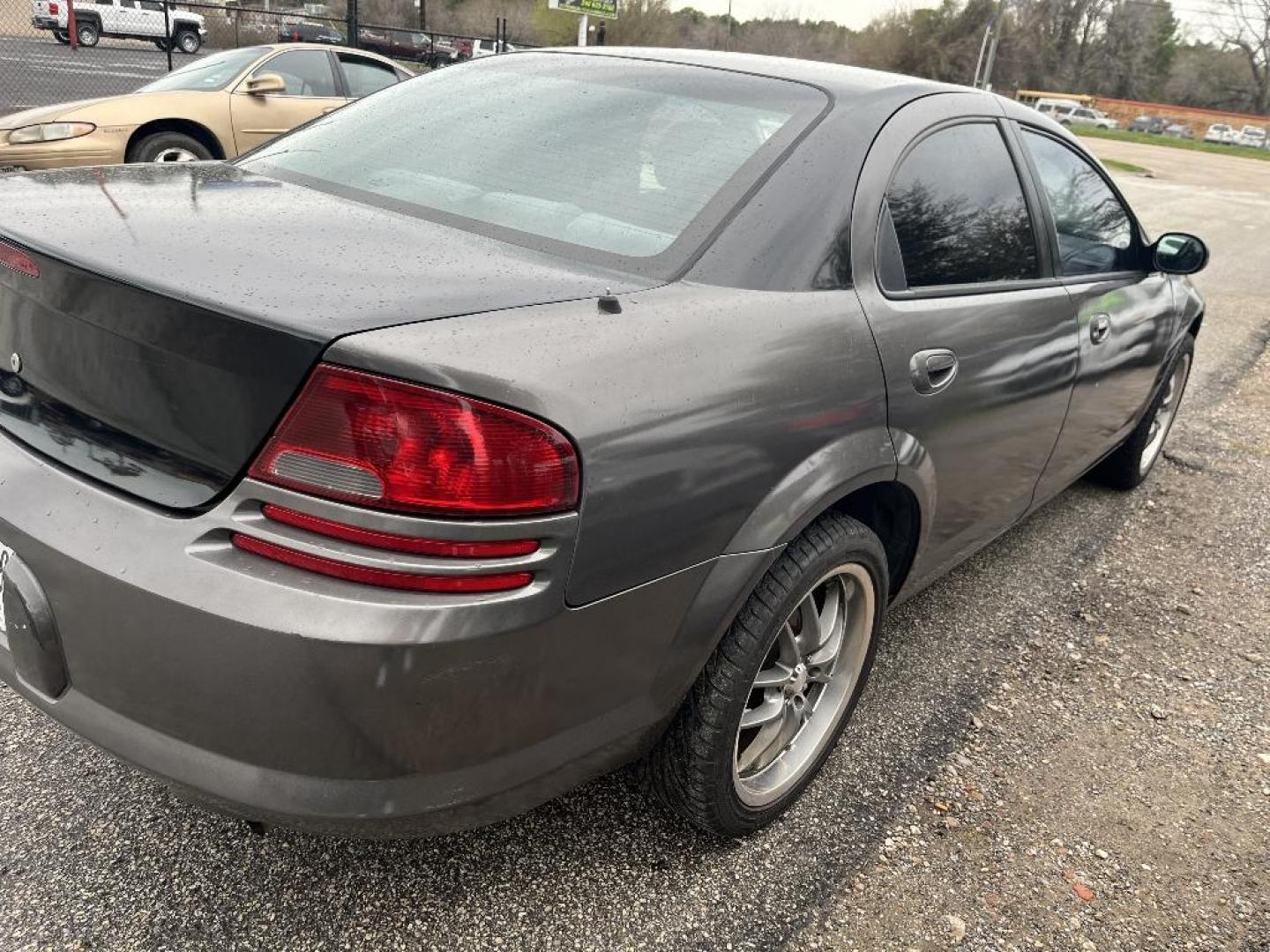 2001 BLACK DODGE STRATUS Sedan SE (1B3EJ46X71N) with an 2.4L L4 DOHC 16V engine, AUTOMATIC transmission, located at 2303 West Mt. Houston, Houston, Texas, 77038, (281) 507-3956, 29.771597, -95.339569 - Photo#3