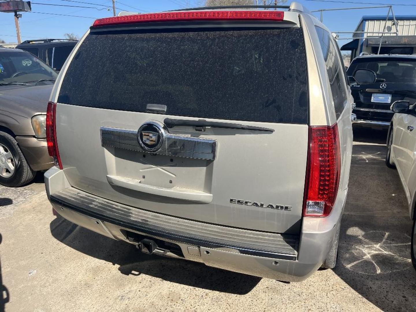 2008 GOLD CADILLAC ESCALADE 2WD (1GYEC63818R) with an 6.2L V8 OHV 16V engine, AUTOMATIC transmission, located at 2303 West Mt. Houston, Houston, Texas, 77038, (281) 507-3956, 29.771597, -95.339569 - Photo#1